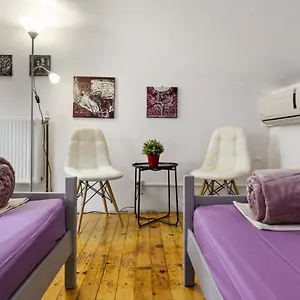https://friends-hostel.bucharesthotelsnow.com